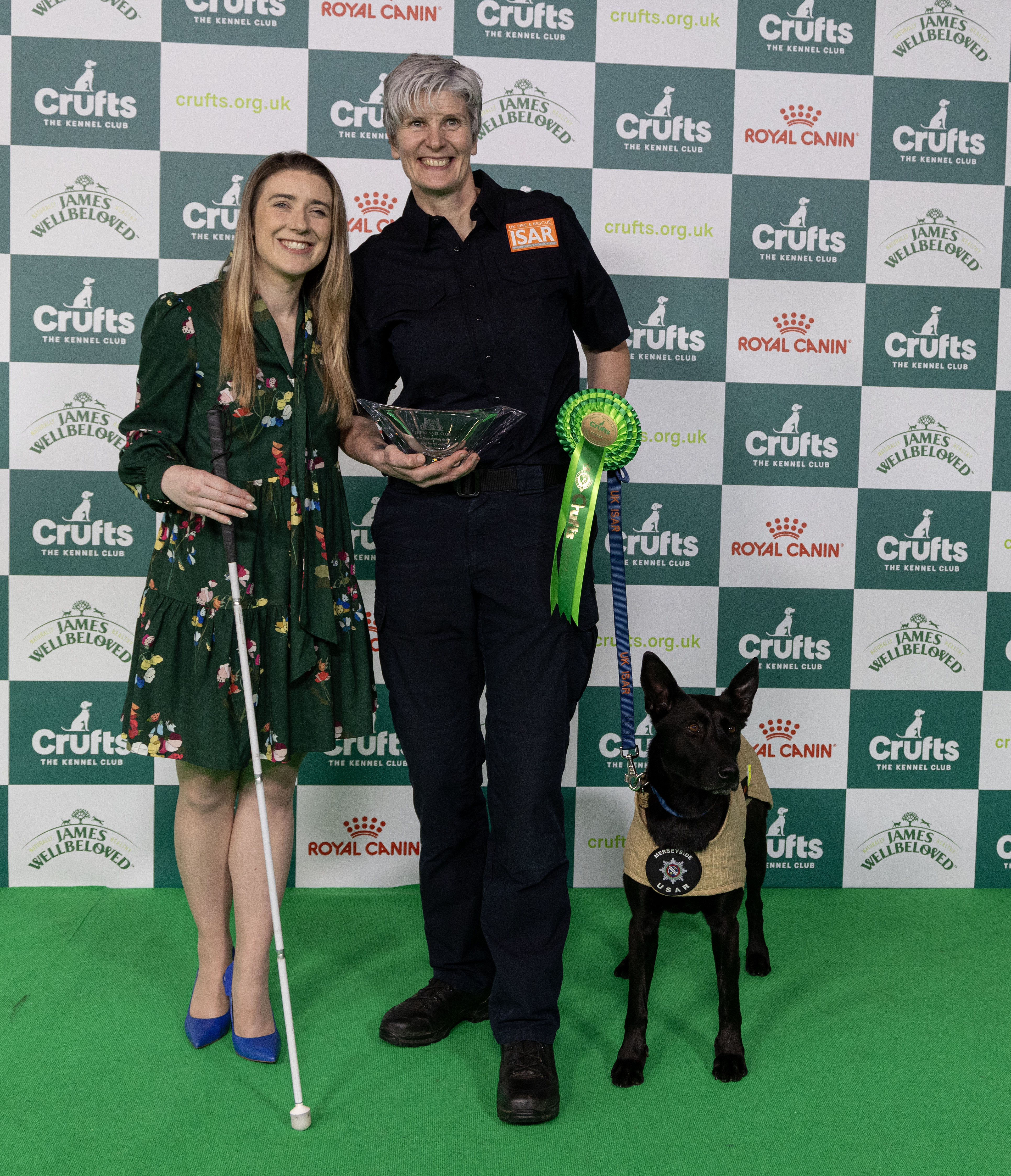 Crufts Kennel Club Hero Dog Award winner, Niamh, Darcy and Libby Clegg Credit BeatMedia - The Kennel Club
